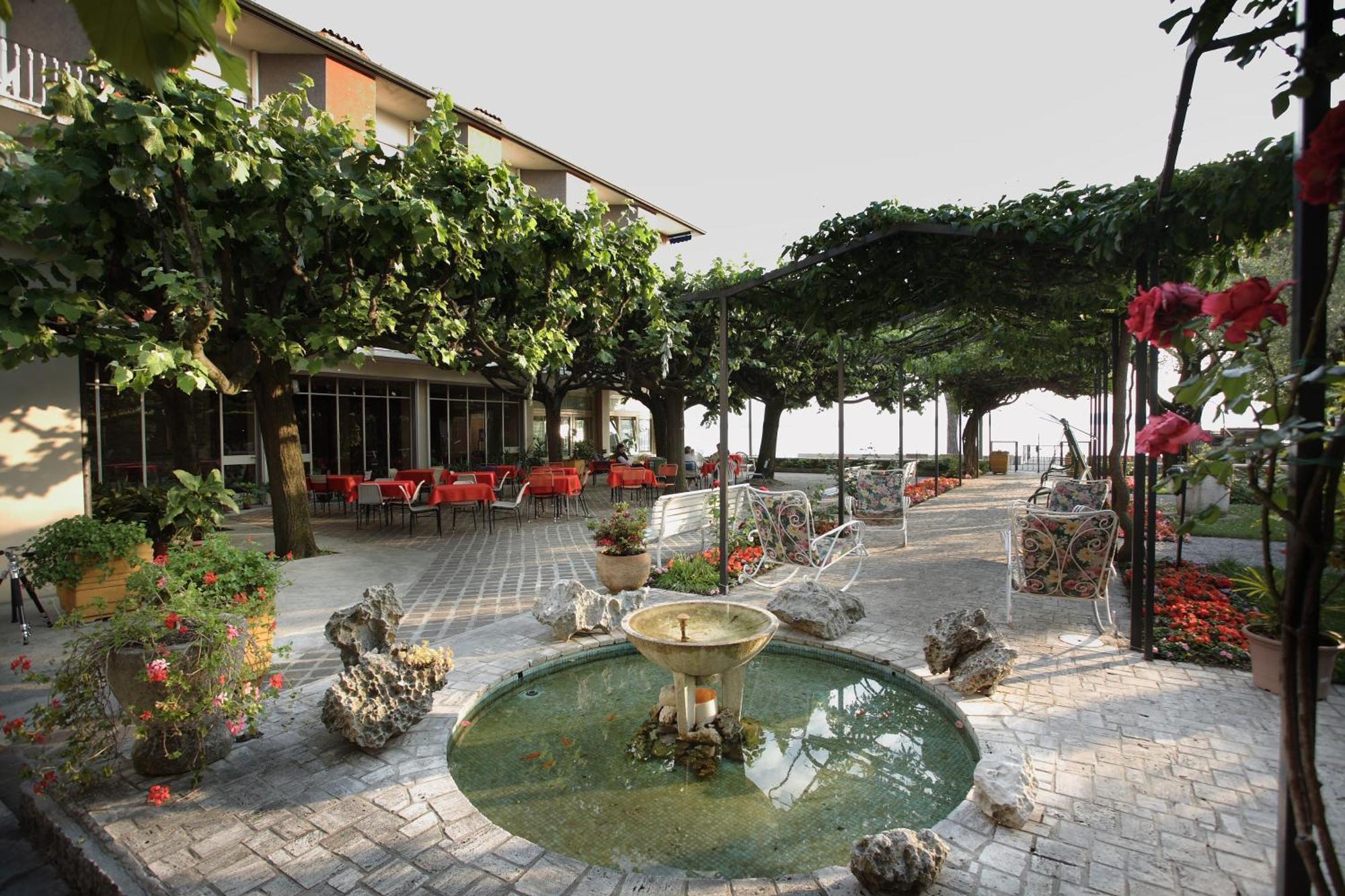 Hotel Giardino Sirmione Luaran gambar